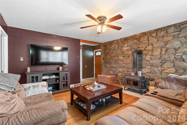 1025 Old US 70 Highway, Black Mountain, NC 28711