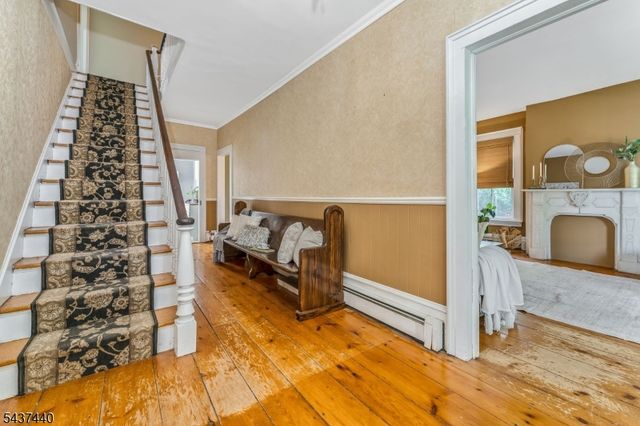 106 Brunswick Ave, Lebanon Boro, NJ 08833