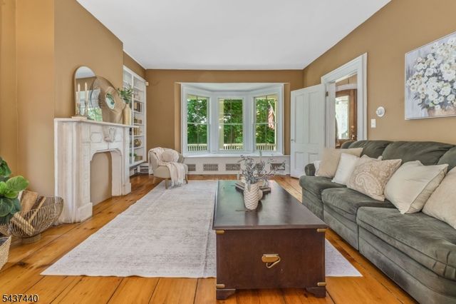 106 Brunswick Ave, Lebanon Boro, NJ 08833