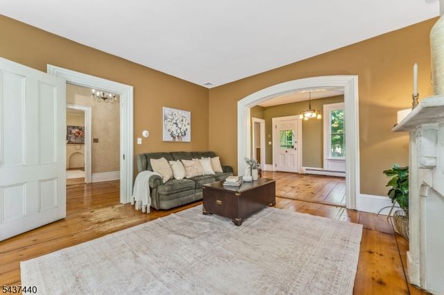 106 Brunswick Ave, Lebanon Boro, NJ 08833