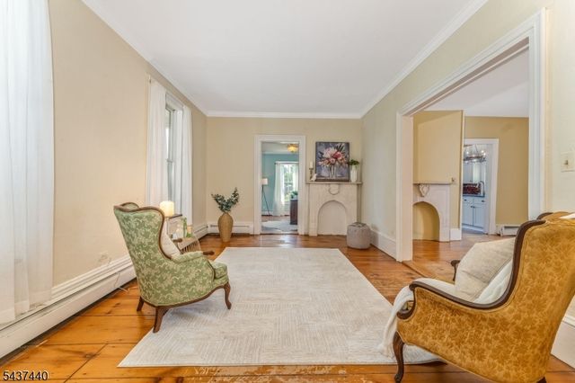 106 Brunswick Ave, Lebanon Boro, NJ 08833
