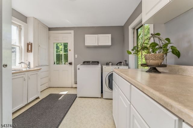 106 Brunswick Ave, Lebanon Boro, NJ 08833