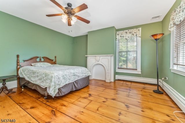 106 Brunswick Ave, Lebanon Boro, NJ 08833