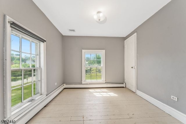 106 Brunswick Ave, Lebanon Boro, NJ 08833