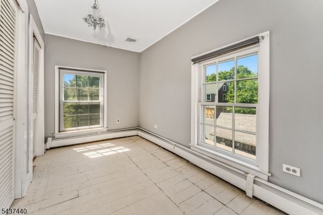 106 Brunswick Ave, Lebanon Boro, NJ 08833