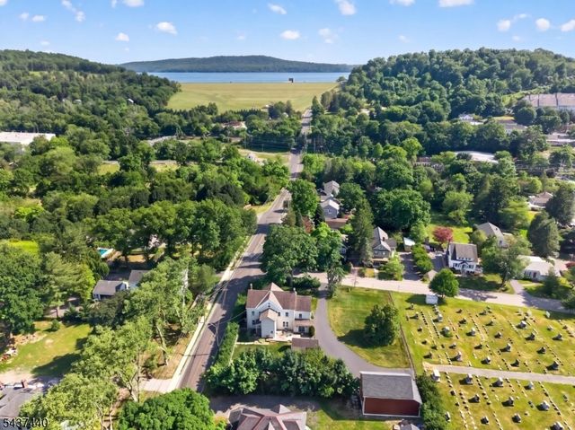 106 Brunswick Ave, Lebanon Boro, NJ 08833