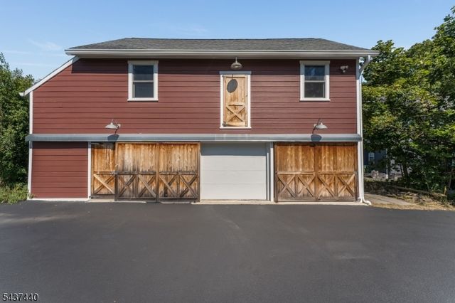 106 Brunswick Ave, Lebanon Boro, NJ 08833