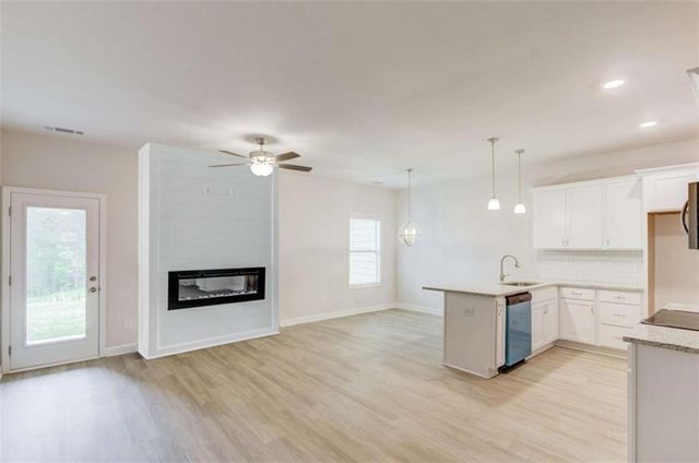 6374 Pine Ridge Point, Lula, GA 30554