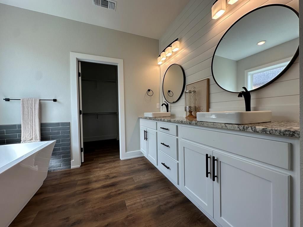 Image 14 of property listing at 3611 Clearview Drive, San Angelo, TX 76904