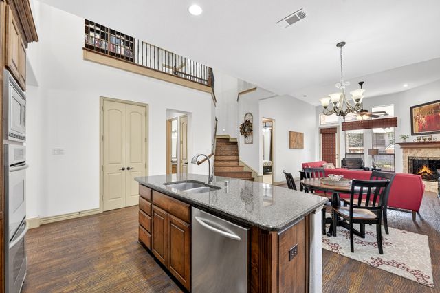 2012 S Hill Drive, Irving, TX 75038