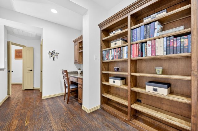 2012 S Hill Drive, Irving, TX 75038