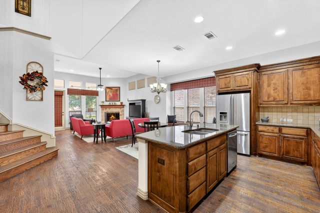 2012 S Hill Drive, Irving, TX 75038