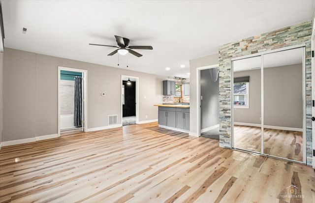 2622 W Emerald Court, Mchenry, IL 60051