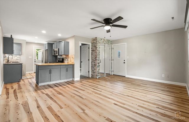 2622 W Emerald Court, Mchenry, IL 60051