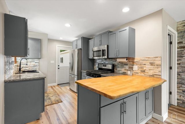 2622 W Emerald Court, Mchenry, IL 60051
