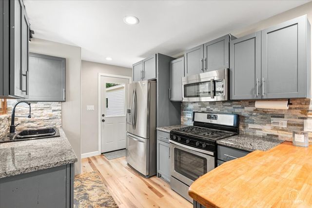 2622 W Emerald Court, Mchenry, IL 60051