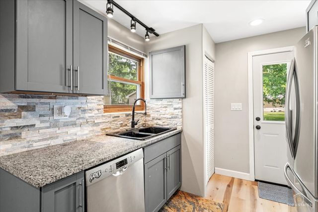 2622 W Emerald Court, Mchenry, IL 60051