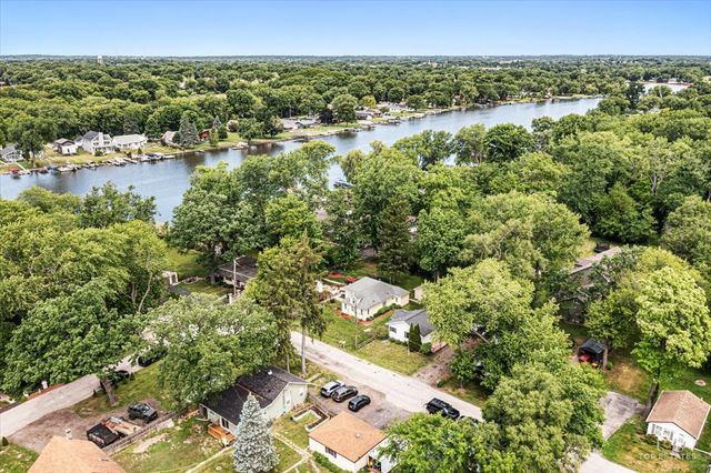2622 W Emerald Court, Mchenry, IL 60051