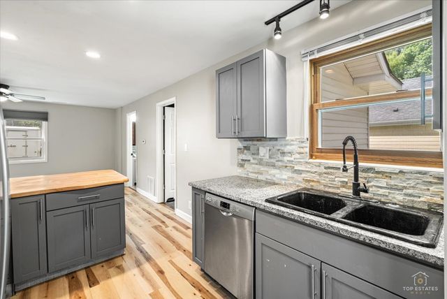 2622 W Emerald Court, Mchenry, IL 60051
