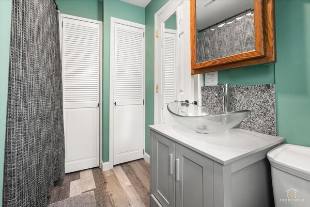 2622 W Emerald Court, Mchenry, IL 60051