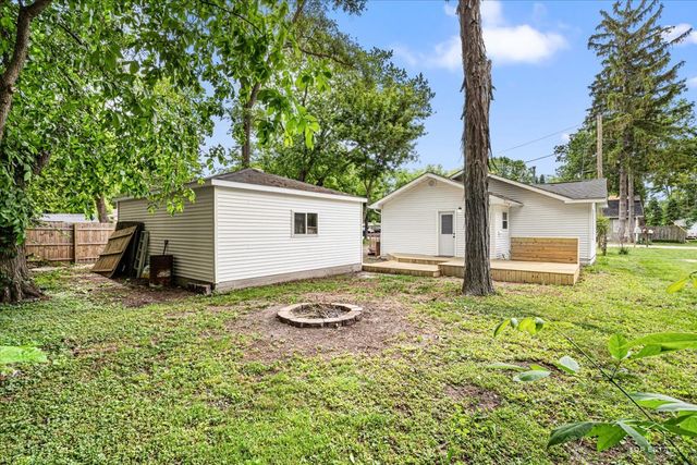 2622 W Emerald Court, Mchenry, IL 60051