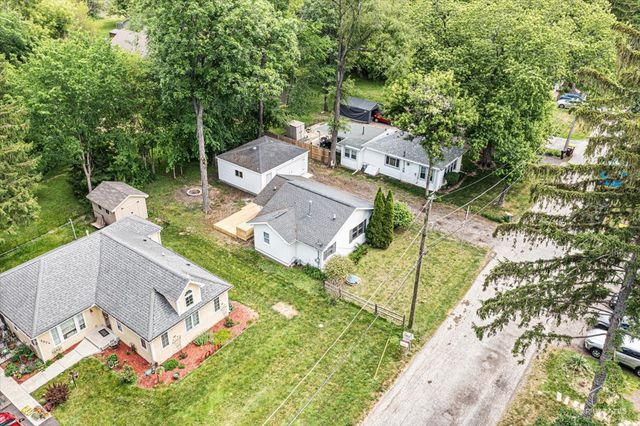 2622 W Emerald Court, Mchenry, IL 60051