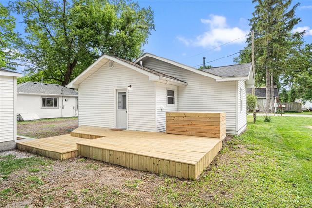 2622 W Emerald Court, Mchenry, IL 60051