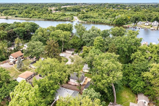2622 W Emerald Court, Mchenry, IL 60051