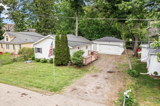 2622 W Emerald Court, Mchenry, IL 60051