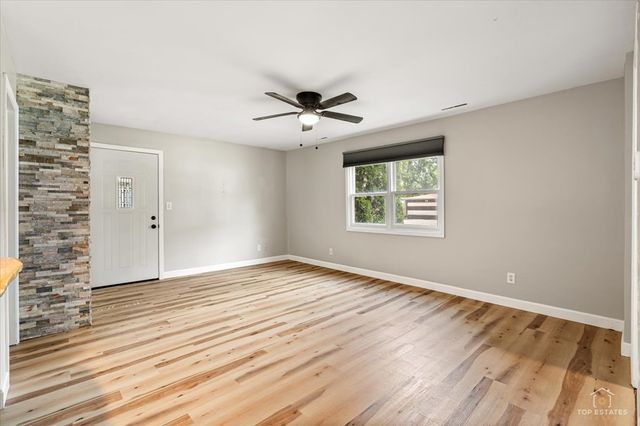 2622 W Emerald Court, Mchenry, IL 60051