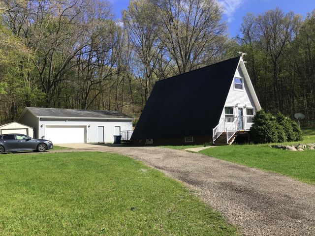 1135 Marsh Road, Plainwell, MI 49080