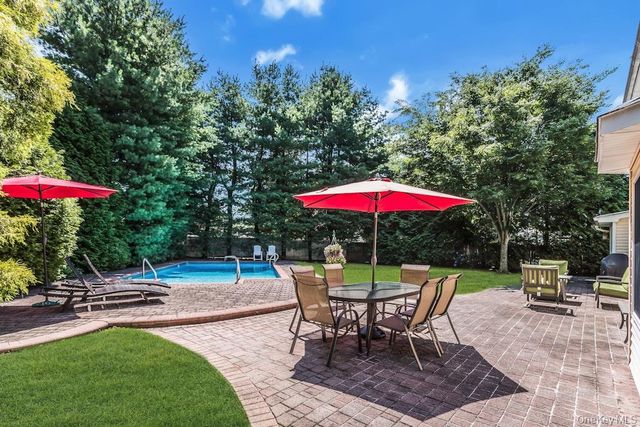 3 Windsor Place, Melville, NY 11747
