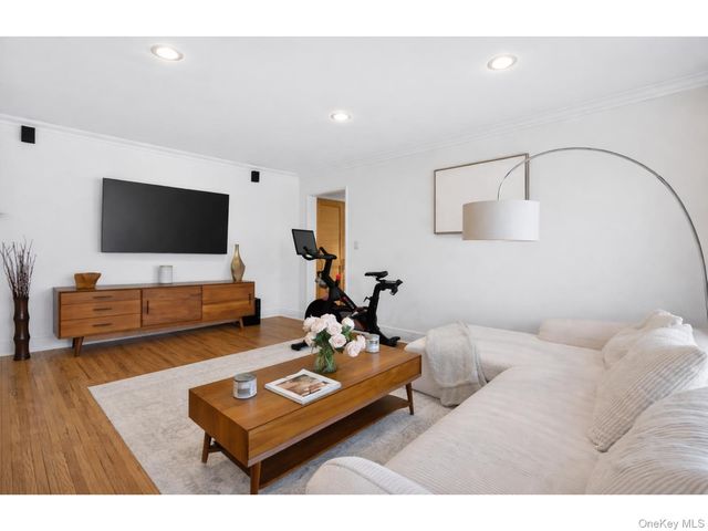 46 Terrace Circle 1B, Great Neck, NY 11021