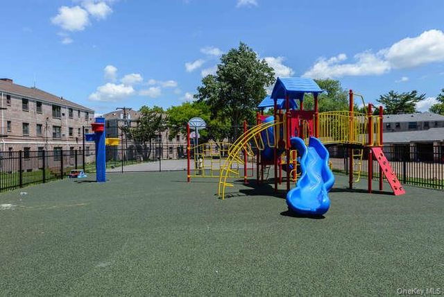 46 Terrace Circle 1B, Great Neck, NY 11021