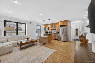 46 Terrace Circle 1B, Great Neck, NY 11021