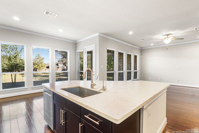 726 San Anza, San Antonio, TX 78260