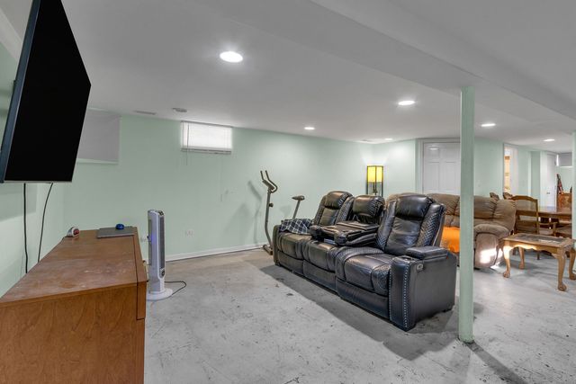 2913 Sarah Street, Franklin Park, IL 60131