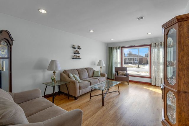 2913 Sarah Street, Franklin Park, IL 60131