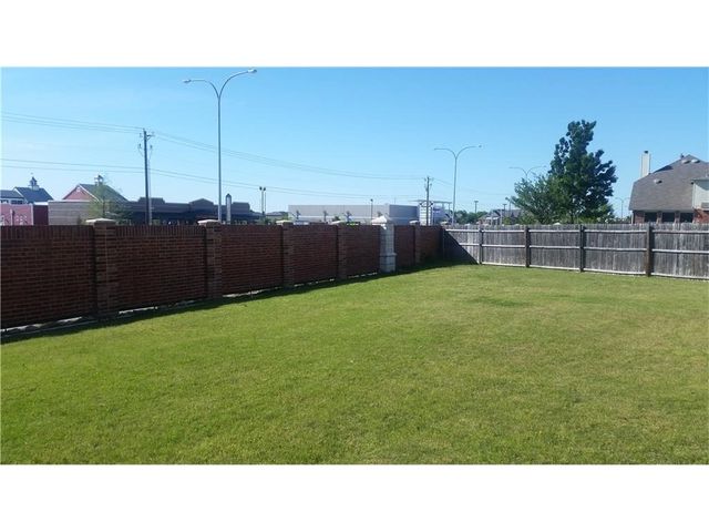 12233 Macaroon Lane, Fort Worth, TX 76244