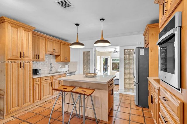 100 NE 26th Drive 100, Wilton Manors, FL 33334