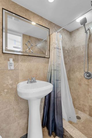 100 NE 26th Drive 100, Wilton Manors, FL 33334