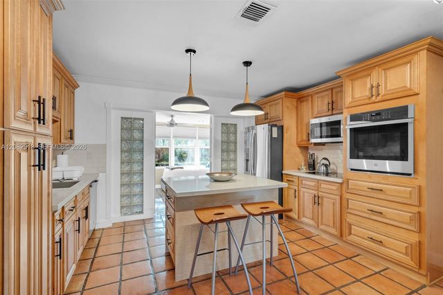 100 NE 26th Drive 100, Wilton Manors, FL 33334