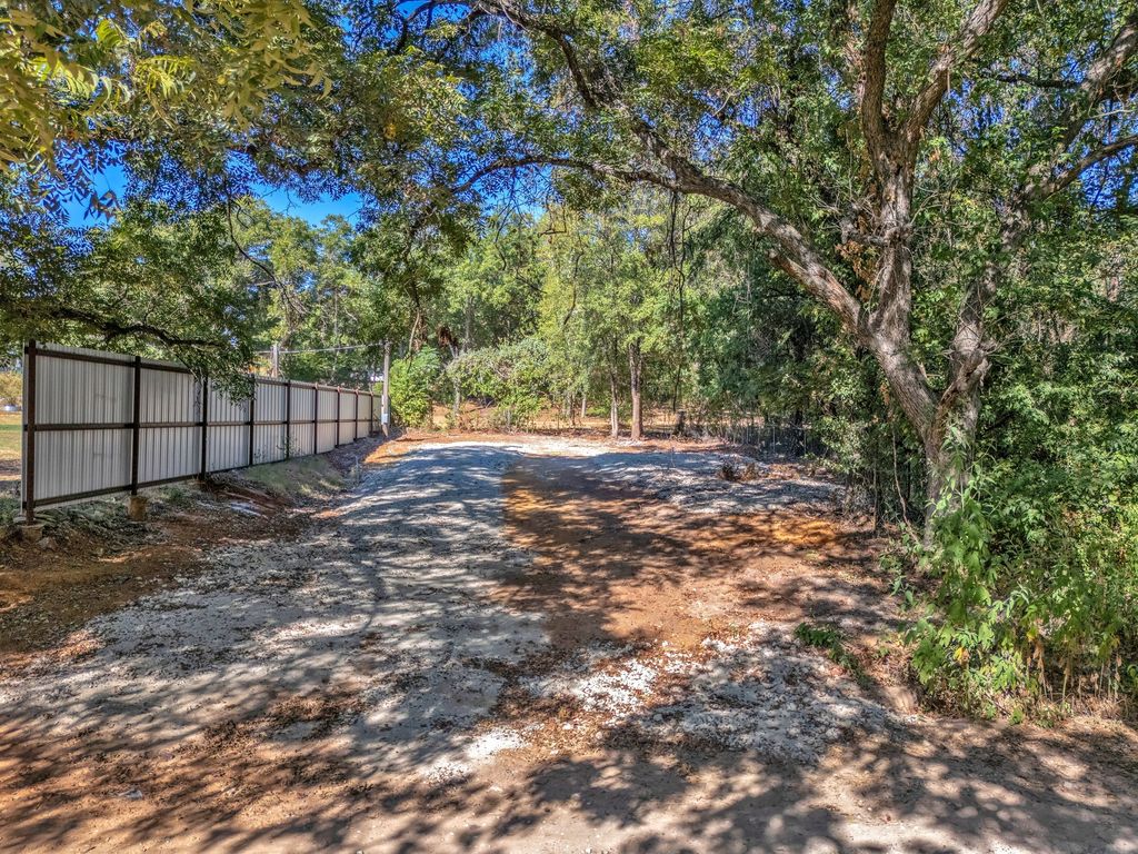 8810 Frontier Court, Granbury, TX 76048 — photo 2