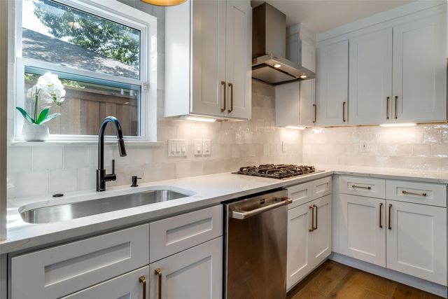 9243 Moss Farm Lane, Dallas, TX 75243