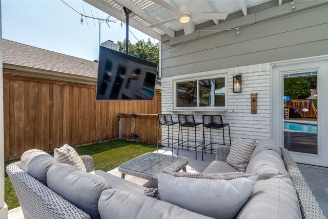 9243 Moss Farm Lane, Dallas, TX 75243