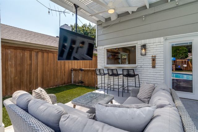 9243 Moss Farm Lane, Dallas, TX 75243