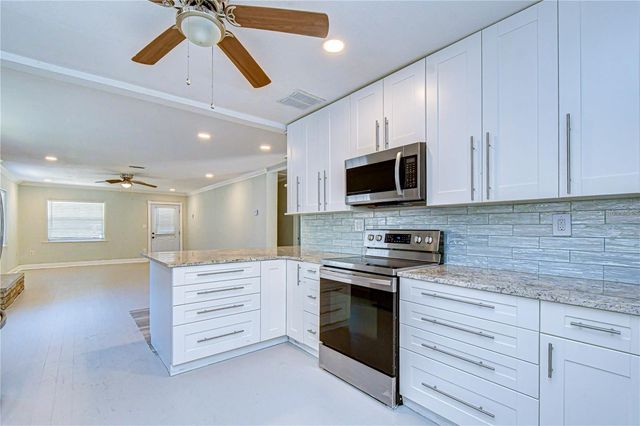 909 HART STREET, Clearwater, FL 33755