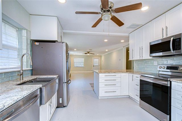 909 HART STREET, Clearwater, FL 33755