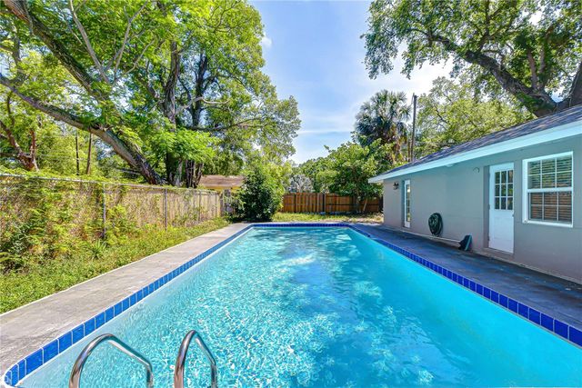 909 HART STREET, Clearwater, FL 33755