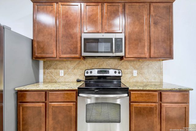 209 Town Creek, Cibolo, TX 78108